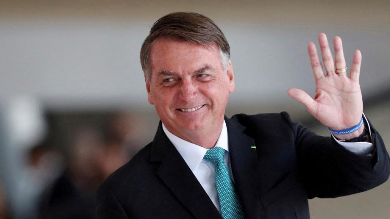 Bolsonaro tenta reeleição