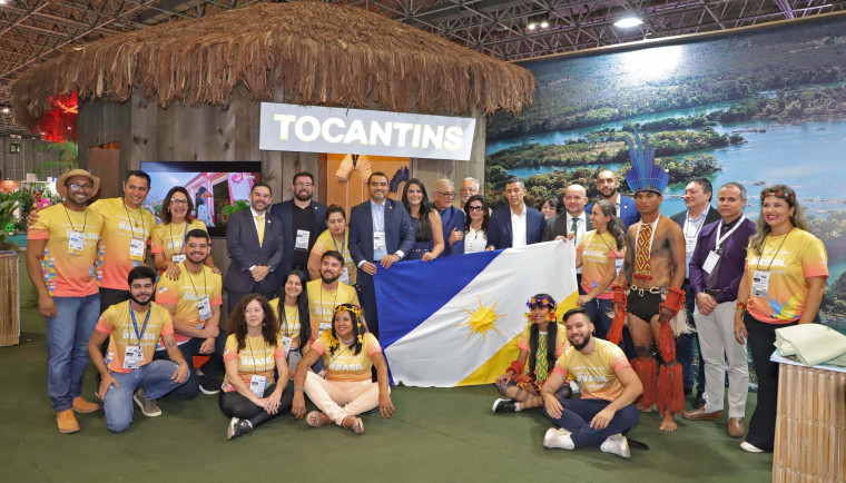 Visitantes exploram o estande do Tocantins