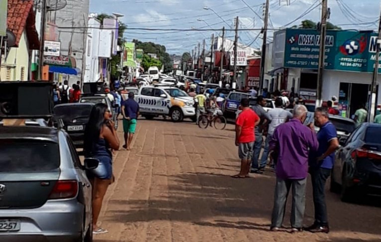 Criminosos fazem reféns e assaltam agência bancária em Araguatins
