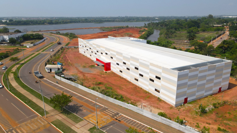 Centro de Convenções de Araguaína no cruzamento da Via Lago com a Avenida Filadélfia