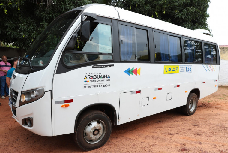 A Clínica Escola Mundo Autista ganhou um micro-ônibus para transporte dos alunos