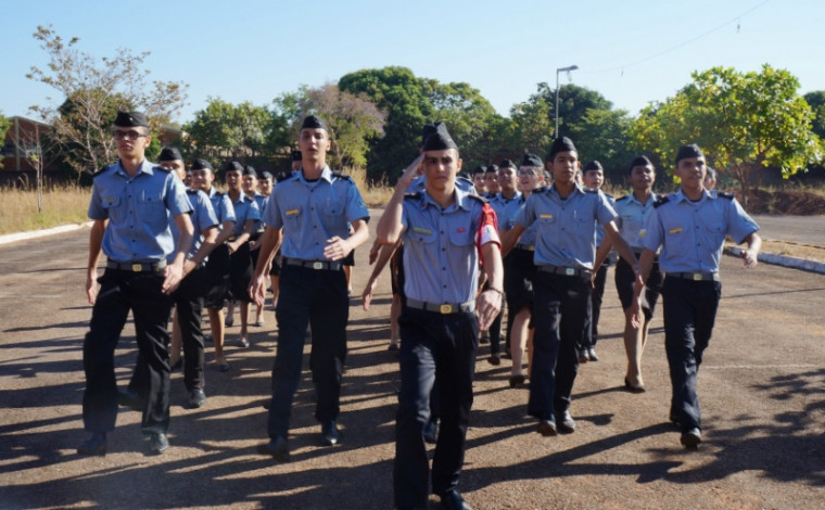 Alunos de colégio militar no Tocantins