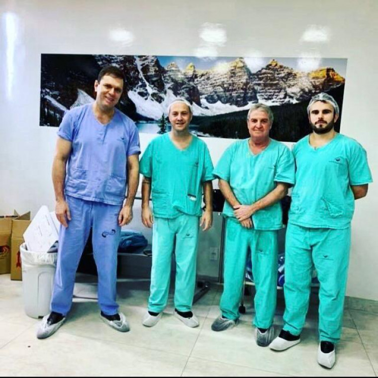 José Augusto com colegas de trabalho no Hospital Palmas Medical