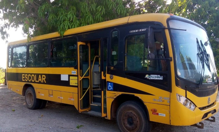 Veículo responsável pelo transporte escolar