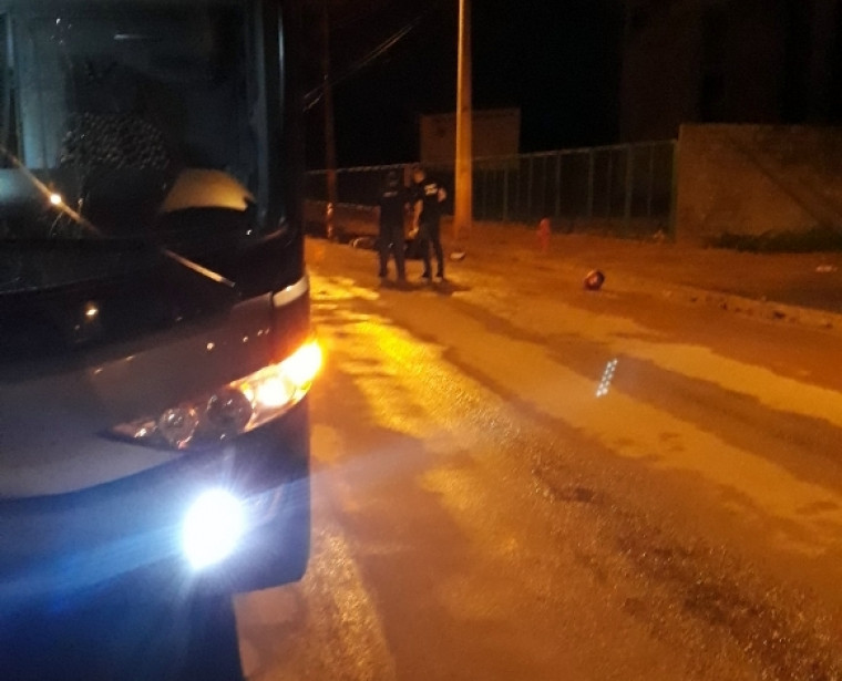 O motorista do ônibus permaneceu no local e prestou depoimento a polícia