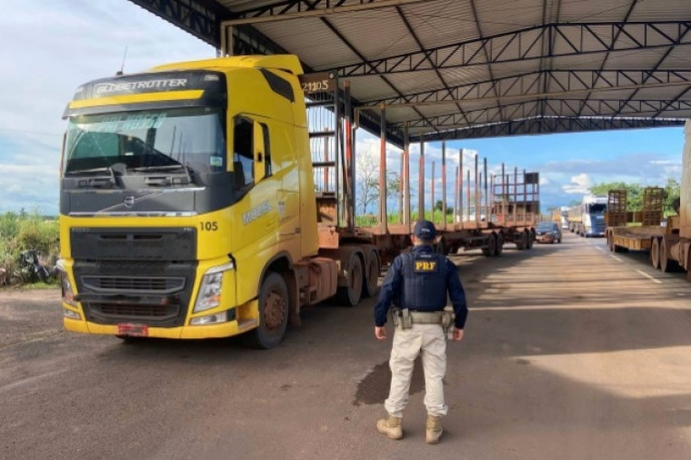 Caminhão quase colidiu com outros veículos