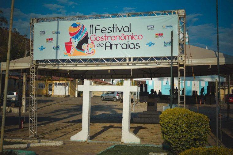 Portal de entrada do Festival de Arraias