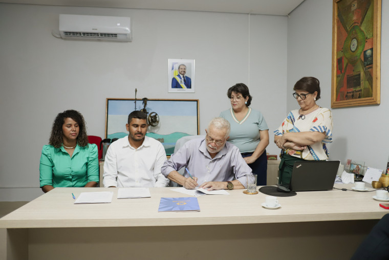Assinatura do contrato para para a realização da manutenção preventiva em edifícios hisóricos.t