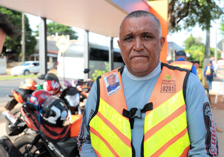 Caruil é mototaxista há 20 anos em Araguaína