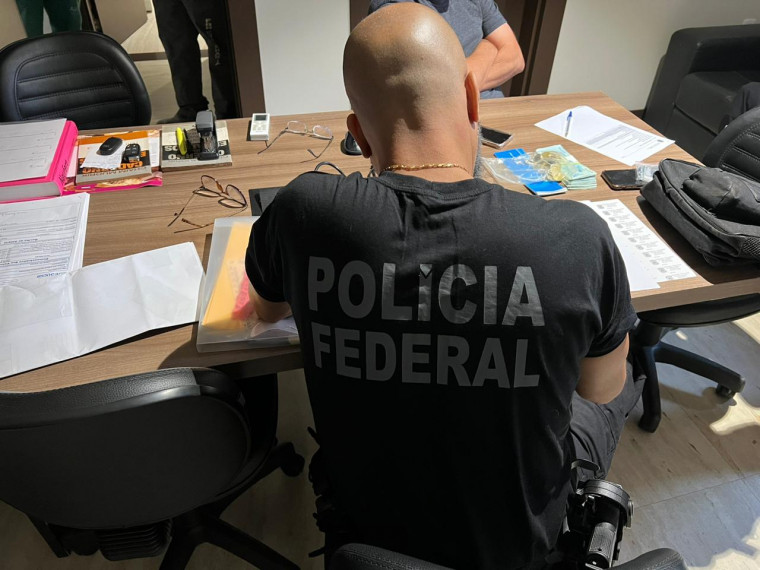 Polícia Federal desarticula grupo suspeito de corrupção