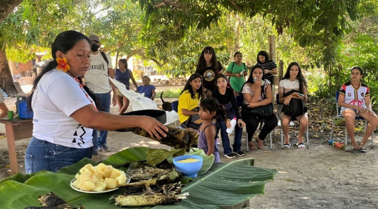 Aprenderam sobre a cultura e as tradições culinárias de comunidade indígena