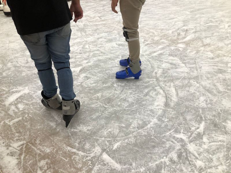 Funcionamento da pista de patinação no gelo acontece todos os dias