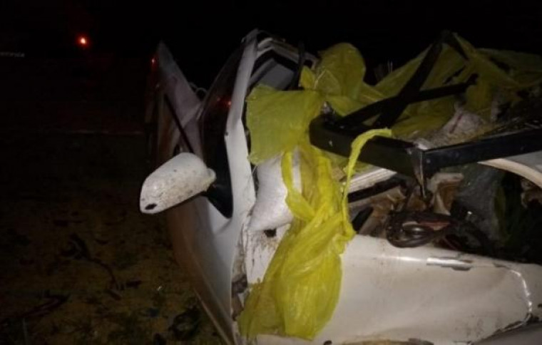 Com o impacto da colisão, o carro do empresário ficou completamente destruído
