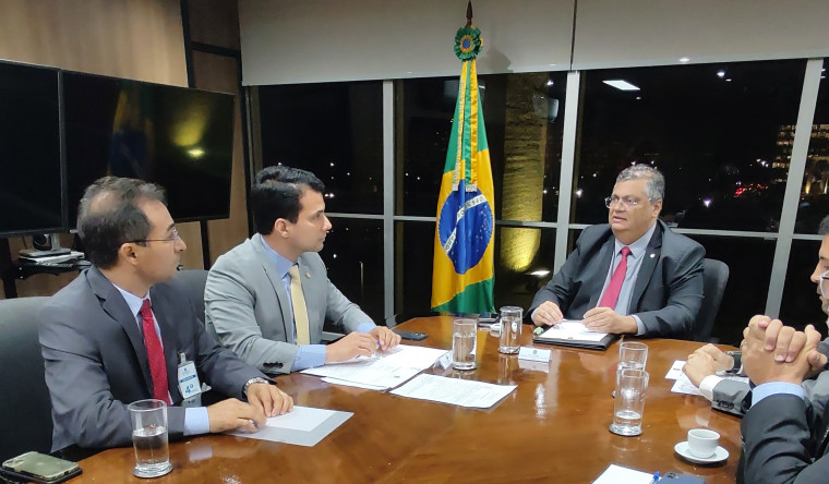 Wagner Rodrigues, acompanhado de Irajá Abreu, em reunião com Flávio Dino.