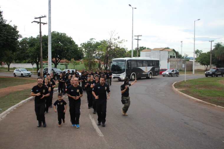 Carlinhos participou de uma corrida com policiais civis