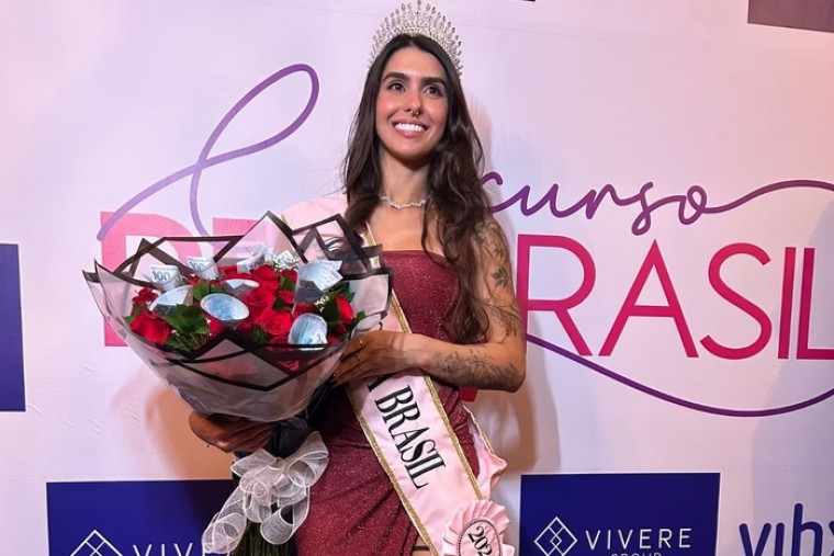 Sabrina Saraiva vence o concurso de vagina mais bonita do Brasil pelo 2º ano consecutivo.