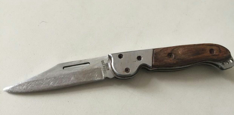 Canivete usado para esfaquear o galanteador de mulher casada