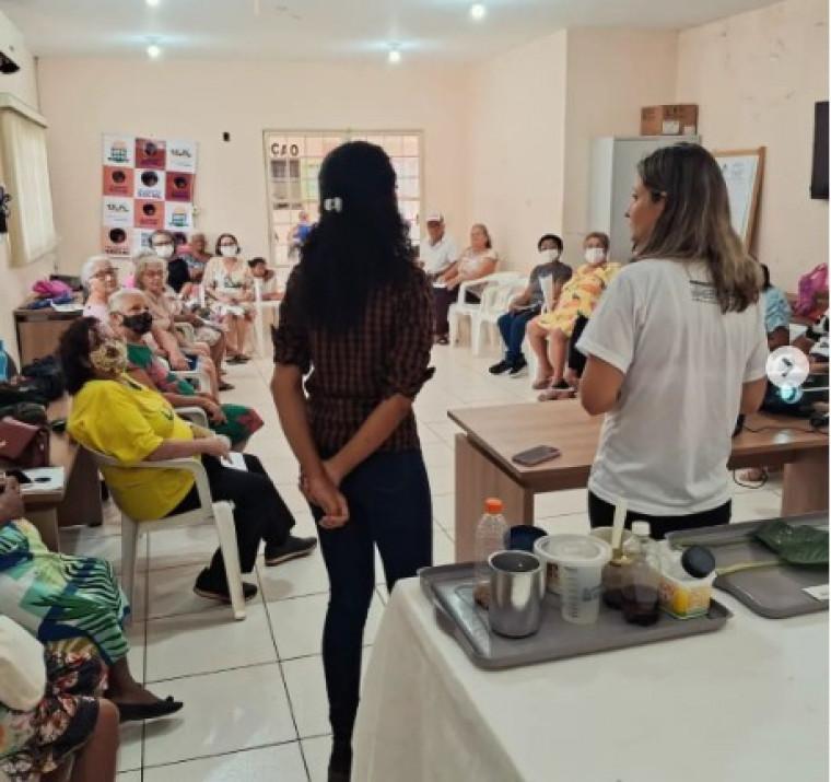 Troca de conhecimentos no CRAS Krahô, em Palmas, promovida pela Incubadora Social.