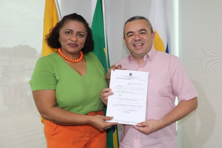 Professora Conceição ao lado do prefeito Ronivon Maciel (PSD)