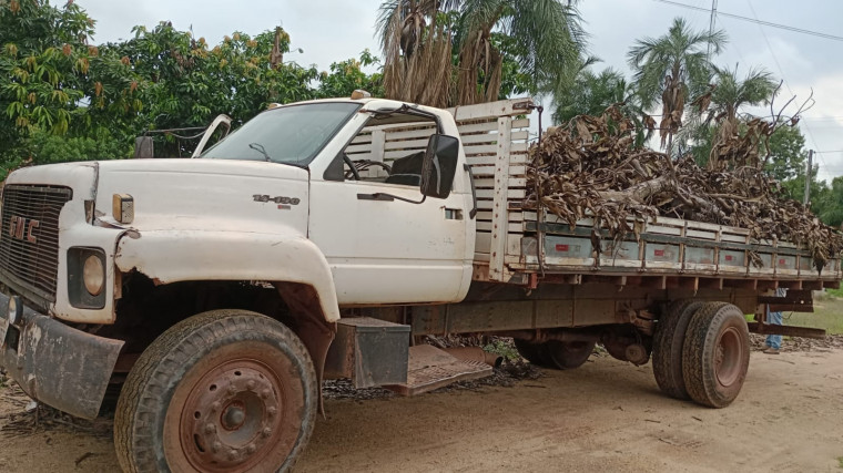 Veículo atende a cidade e duas vilas na zona rural