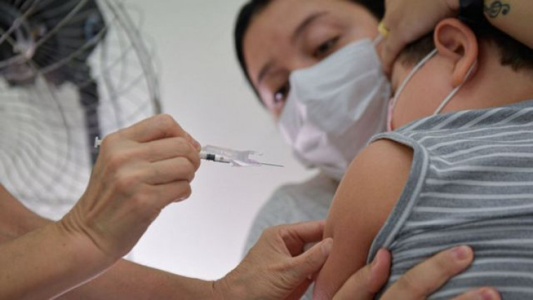 Vacinação contra Covid-19 para crianças a partir de 6 meses.