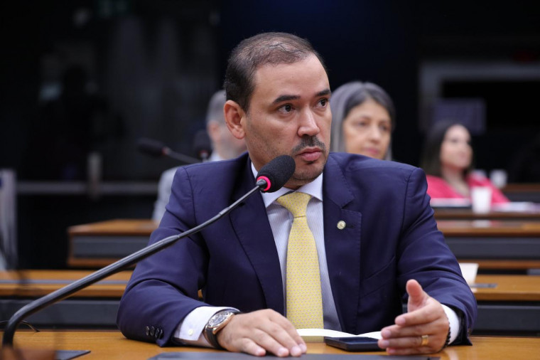 Deputado federal Vicentinho Júnior garante quase R$ 10 milhões a 16 cidades.