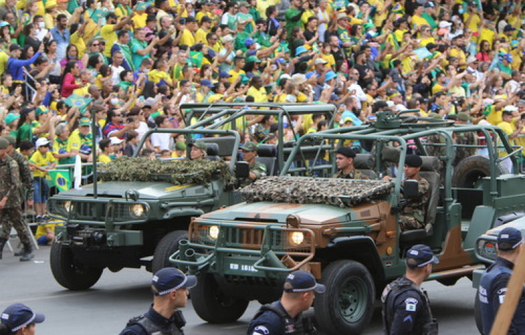 Desfile cívico-militar em Brasília