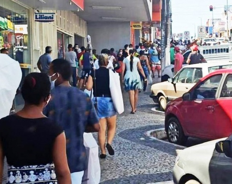 Avenida Cônego João Lima, principal rua comercial de Araguaína.