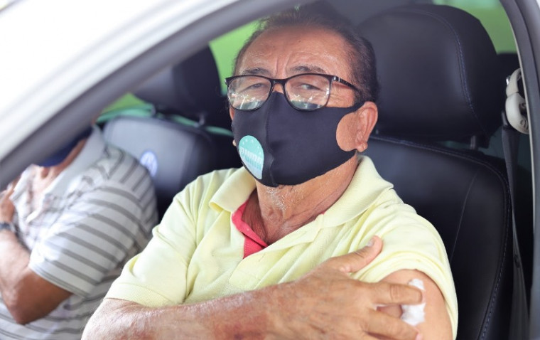 Arlindo da Silva foi um dos imunizados no drive-thru do último dia 26