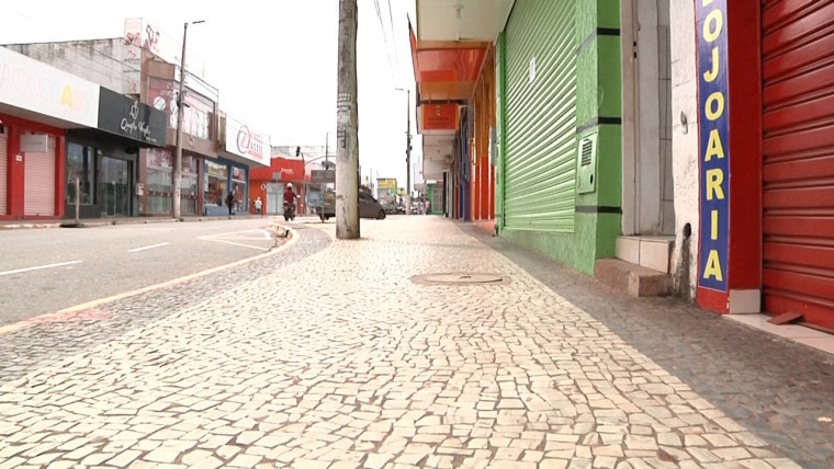 Avenida Cônego João Lima com comércio fechado nesta quarta-feira (25)