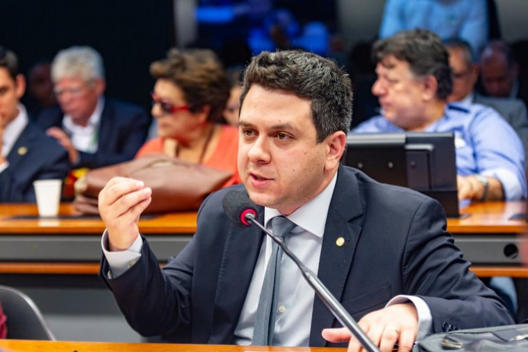 Deputado Tiago Dimas eleva tom das cobranças ao Governo do Estado