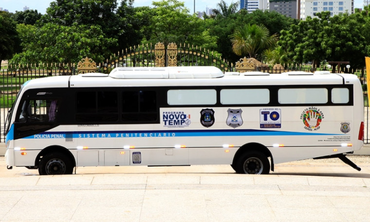 Ônibus-cela entregue para o sistema prisional vai garantir segurança no transporte