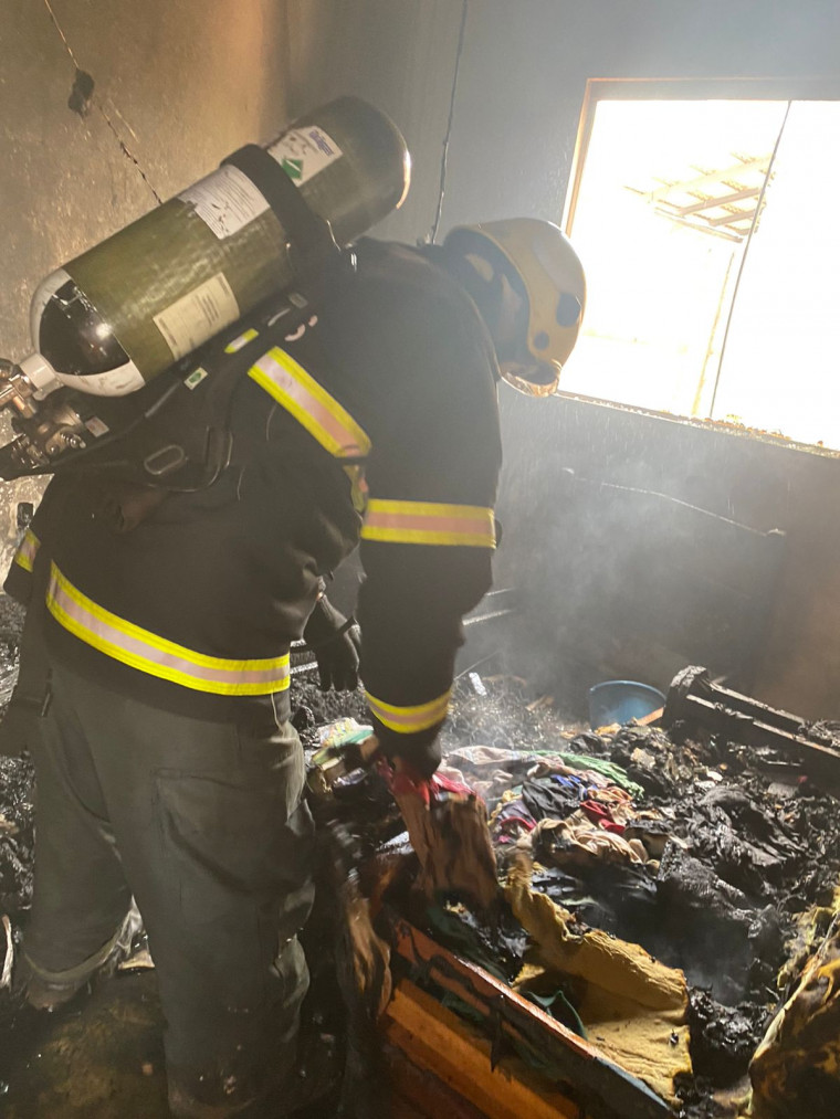 Corpo de Bombeiros fez o rescaldo no local