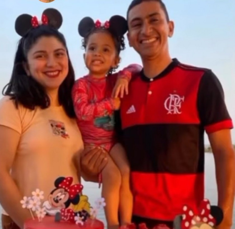 Enfermeira Cássia Tavares e sua filha estão desaparecidas; esposo Jairo sobreviveu.