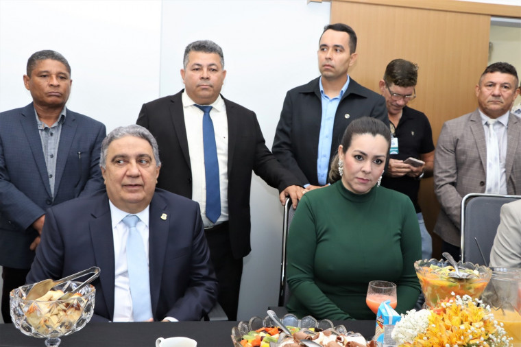 Prefeita Cinthia ao lado do vice-governador Laurez Moreira
