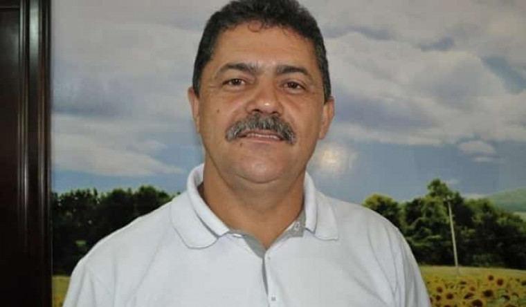Ex-prefeito Valuar Barros