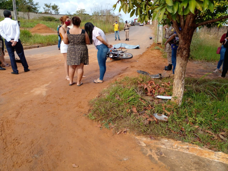 Motociclista morreu no local