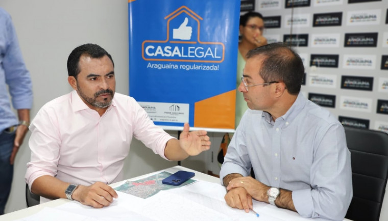 Governador entrega termo de doação à Prefeitura de Araguaína