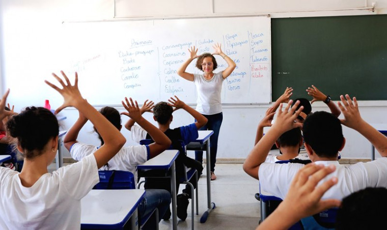 Já implantado em 22 escolas, o ensino bilíngue com Libras será ampliado gradativamente