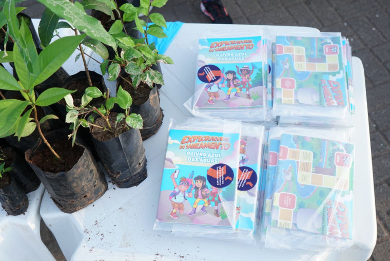 A ação também ofereceu uma revista infantil com joguinhos educacionais para incentivar a arborização