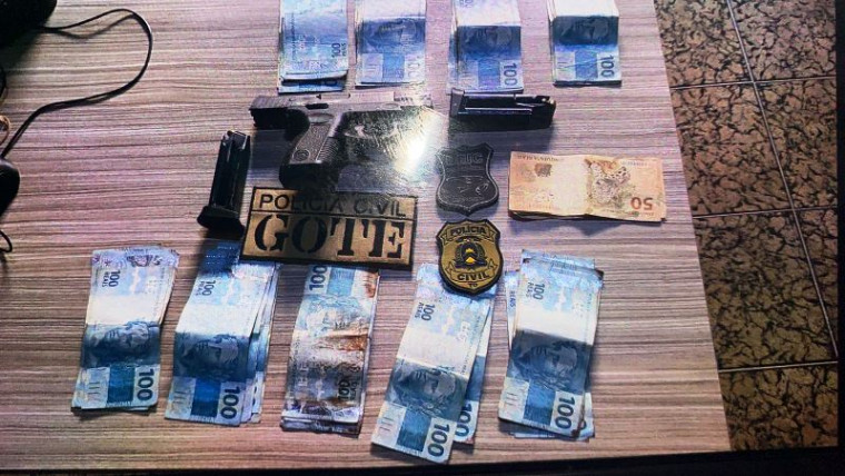 Além da arma de fogo, foram apreendidos R$ 9 mil nos bolsos do homem