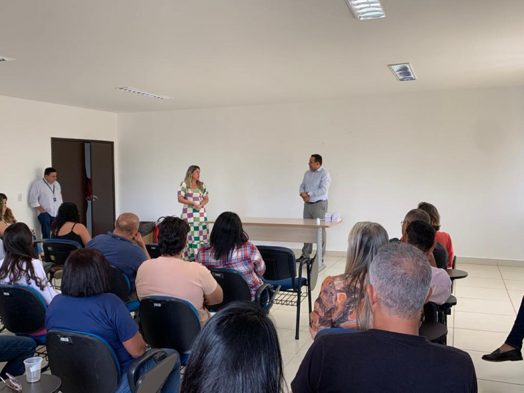 Reunião com os servidores da agência.