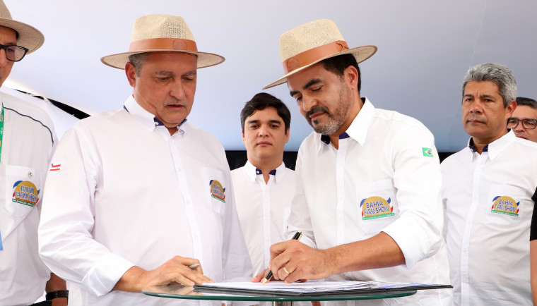 Assinatura do acordo entre Tocantins e Bahia.