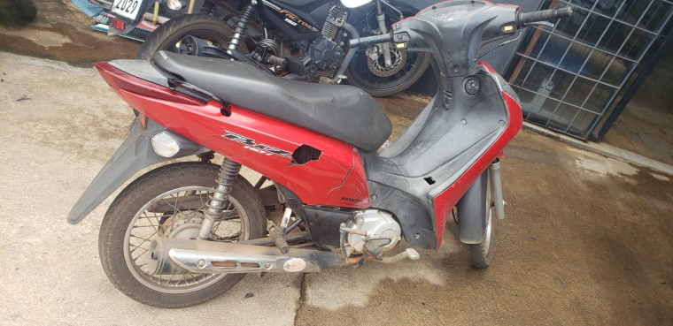 Motocicleta utilizada pelo suspeito para a prática dos crimes