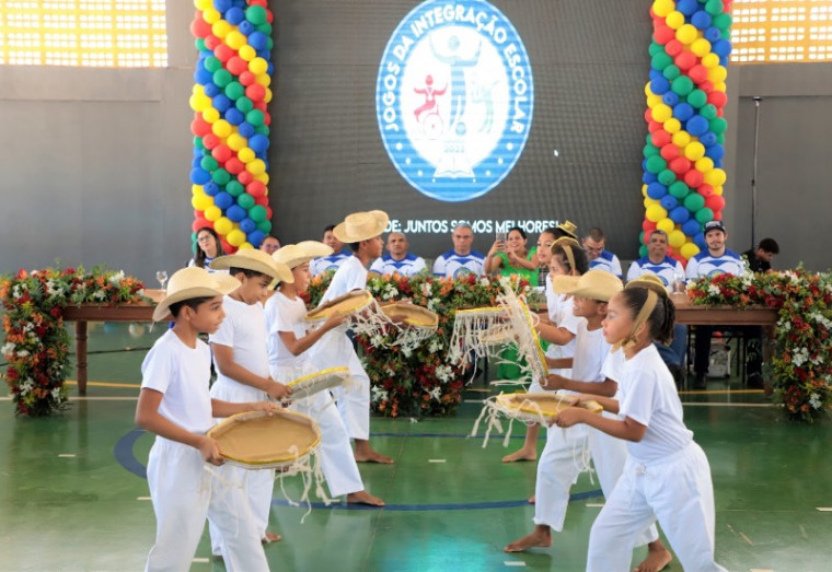 Cerimônia de abertura foi realizada no ginásio da Escola Municipal Domingos de Sousa Lemos