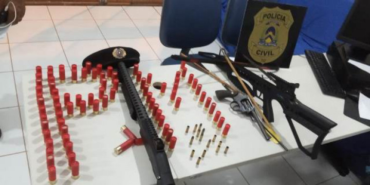 Armas usadas pelo idoso para realizar os disparos dentro do posto de saúde