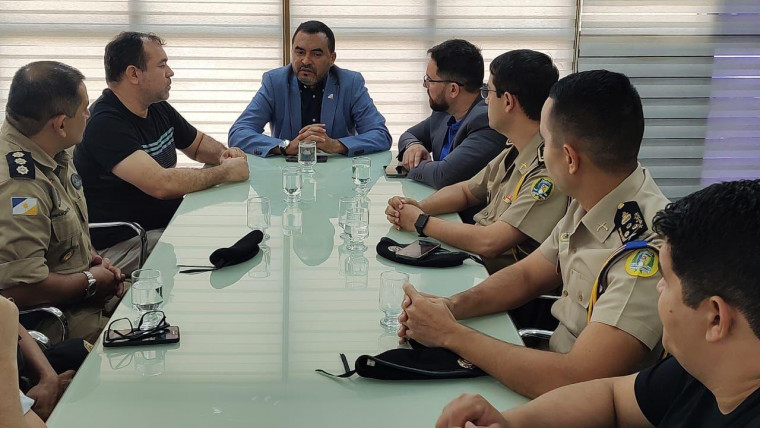 Reunião com o governador Wanderlei Barbosa e a cúpula da Segurança Pública.