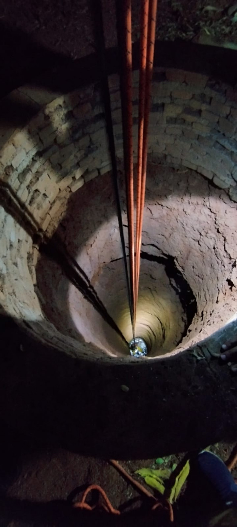 Cisterna tem 16 metros de profundidade.