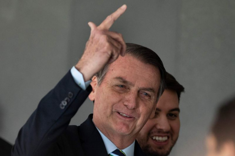 Bolsonaro manda celebrar o golpe militar