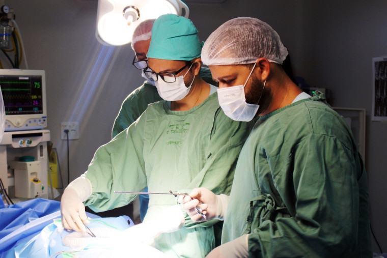 Cirurgia ortopédica realizada no Hospital Dom Orione.